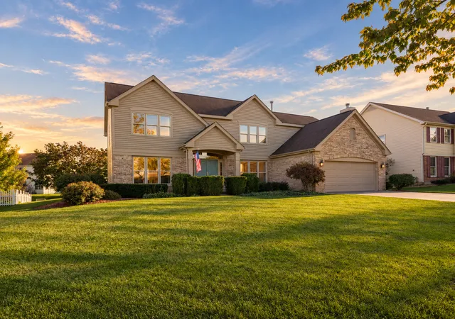Photo 2 of Single family home for sale at 931 Ambria Dr, Mundelein, IL 60060 | MLS# 12765840 | Listing updated on 2026-10-05