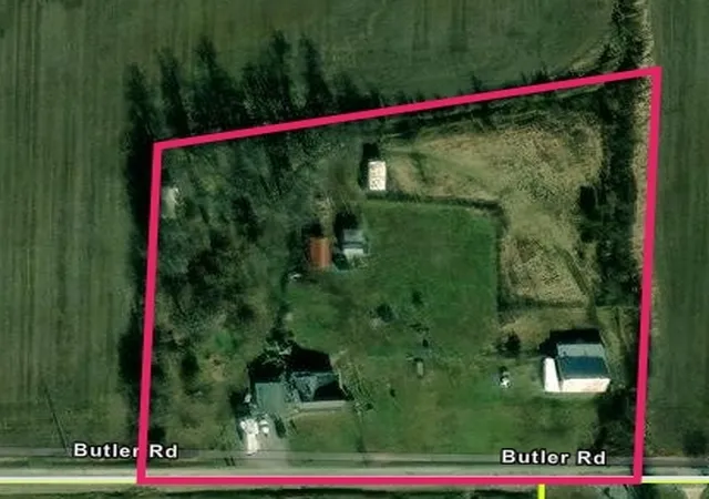 Photo 2 of Single family home for sale at 560 Butler Rd, Harrisburg, IL 62946 | MLS# 12765852 | Listing updated on 2026-09-27