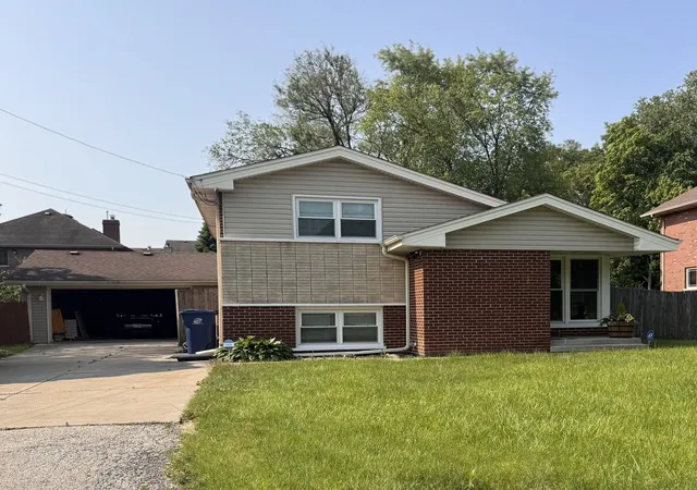 Single family home for sale at 7909 W 93rd Street, Hickory Hills, IL 60457 | MLS# 12765855