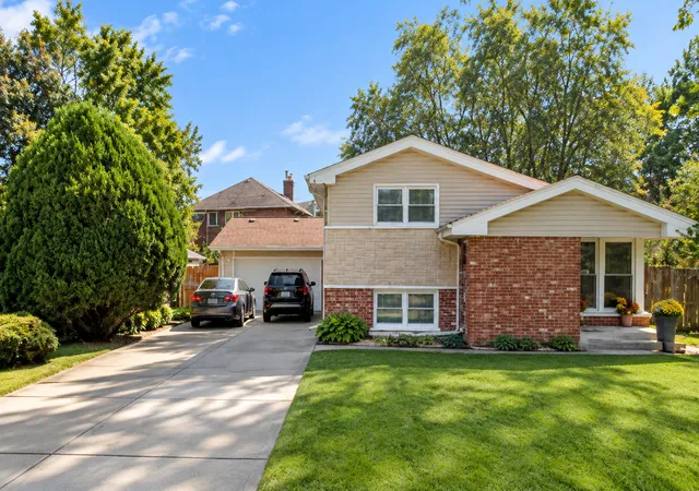Photo 2 of Single family home for sale at 7909 W 93rd Street, Hickory Hills, IL 60457 | MLS# 12765855 | Listing updated on 2026-09-29