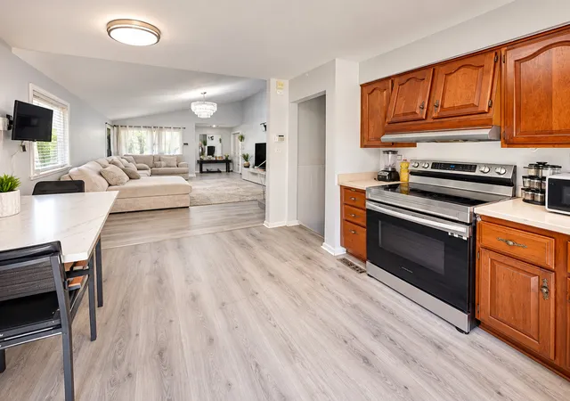 Photo 4 of Single family home for sale at 7909 W 93rd Street, Hickory Hills, IL 60457 | MLS# 12765855 | Listing updated on 2026-09-29