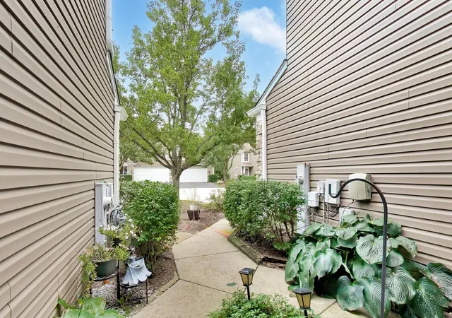 Photo 3 of Townhouse for sale at 408 Locksley Dr, Streamwood, IL 60107 | MLS# 12765858 | Listing updated on 2026-09-30
