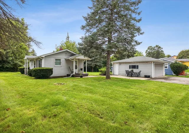 Photo 2 of Single family home for sale at 4809 E Wonder Lake Rd, Wonder Lake, IL 60097 | MLS# 12765860 | Listing updated on 2026-10-07