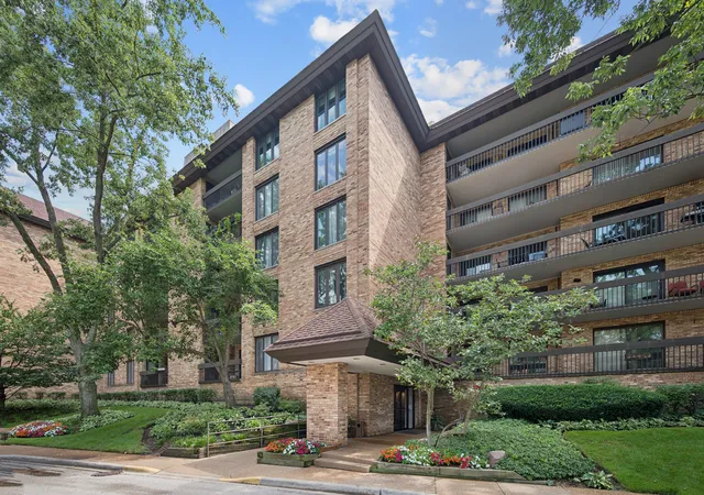 Photo 1 of Condo for sale at 1671 Mission Hills Rd #404, Northbrook, IL 60062 | MLS# 12765863 | Listing updated on 2026-10-05