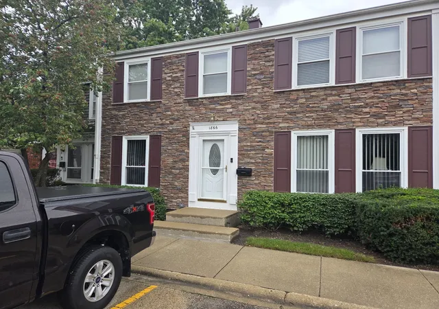 Townhouse for sale at 1866 Wellington Pl, Hoffman Estates, IL 60169 | MLS# 12765876