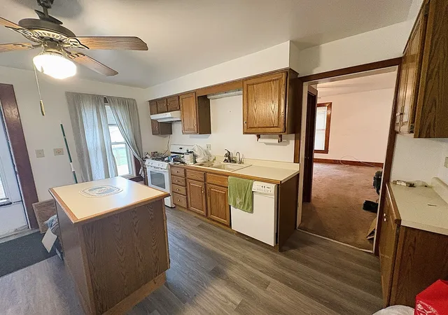 Photo 3 of Single family home for sale at 810 E 4th Street, Sterling, IL 61081 | MLS# 12765884 | Listing updated on 2026-09-27
