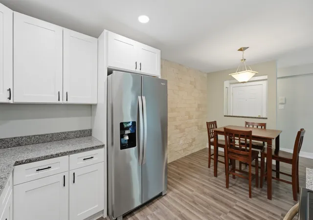 Listing Photo 5 - Condo for sale in building located at 10152 S 84Th Ter, Palos Hills, IL 60465 - Unit #12309