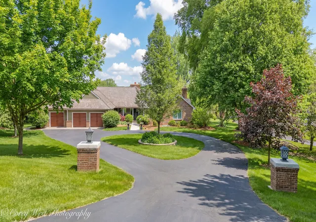Photo 3 of Single family home for sale at 39w944 Deer Run Dr, St. Charles, IL 60175 | MLS# 12765901 | Listing updated on 2026-09-22