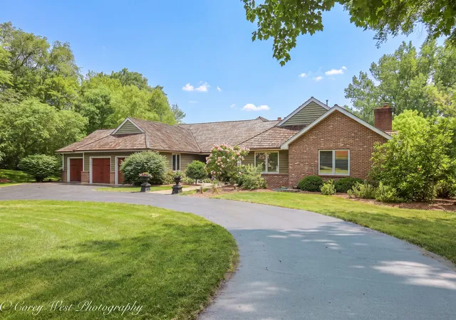 Photo 3 of Single family home for sale at 39w944 Deer Run Dr, St. Charles, IL 60175 | MLS# 12765901 | Listing updated on 2026-09-28