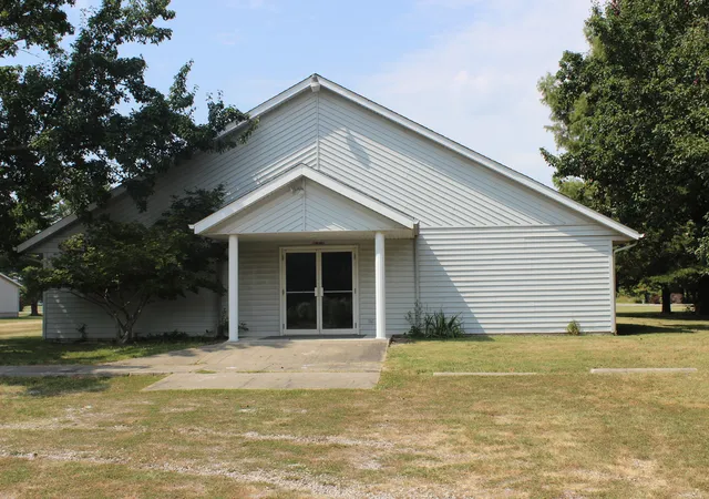 Photo 3 of Single family home for sale at 321 Country Clb Ln, Centralia, IL 62801 | MLS# 12765908 | Listing updated on 2026-09-29