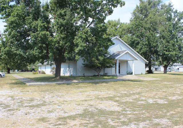 Photo 4 of Single family home for sale at 321 Country Clb Ln, Centralia, IL 62801 | MLS# 12765908 | Listing updated on 2026-09-29