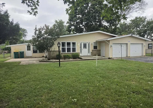 Single family home for sale at 1445 Lantern Ln, Morris, IL 60450 | MLS# 12765915