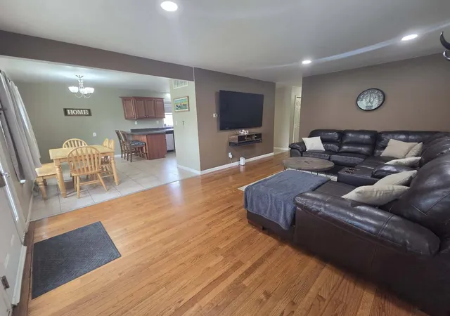 Photo 4 of Single family home for sale at 1445 Lantern Ln, Morris, IL 60450 | MLS# 12765915 | Listing updated on 2026-10-05