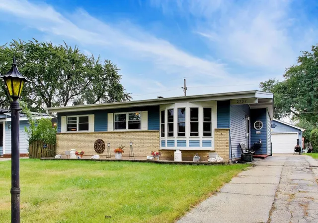 Photo 2 of Single family home for sale at 2307 Fulle St, Rolling Meadows, IL 60008 | MLS# 12765916 | Listing updated on 2026-09-24