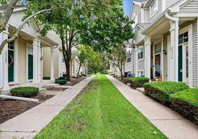 Photo 3 of Townhouse for sale at 34318 N Barberry Rd, Round Lake, IL 60073 | MLS# 12765919 | Listing updated on 2026-09-27