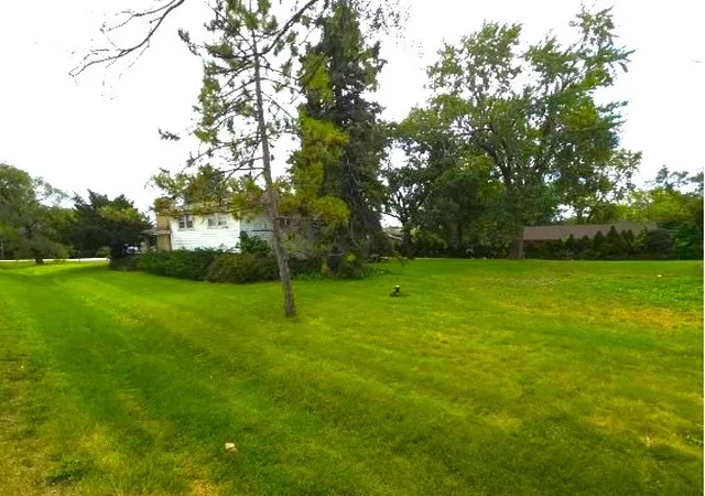 Photo 4 of Single family home for sale at 20w511 Army Trl Blvd, Addison, IL 60101 | MLS# 12765920 | Listing updated on 2026-09-23