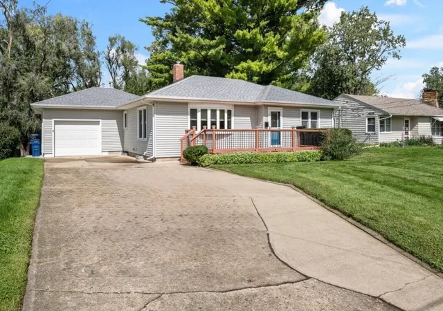 Photo 2 of Single family home for sale at 216 E Church St, Kewanee, IL 61443 | MLS# 12765935 | Listing updated on 2026-09-24
