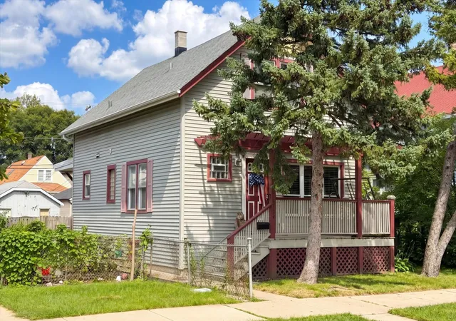 Single family home for sale at 5134 W Ainslie St, Chicago, IL 60630 | MLS# 12765936