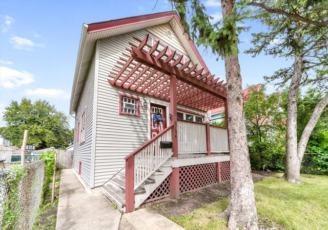 Photo 1 of Single family home for sale at 5134 W Ainslie St, Chicago, IL 60630 | MLS# 12765936 | Listing updated on 2026-10-08