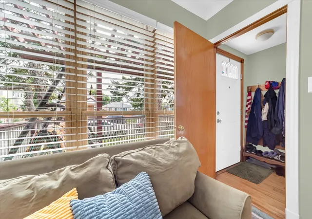 Photo 2 of Single family home for sale at 5134 W Ainslie St, Chicago, IL 60630 | MLS# 12765936 | Listing updated on 2026-10-08