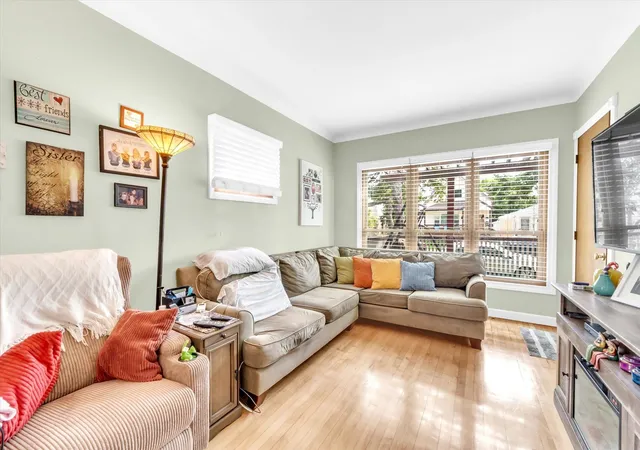 Photo 3 of Single family home for sale at 5134 W Ainslie St, Chicago, IL 60630 | MLS# 12765936 | Listing updated on 2026-10-08