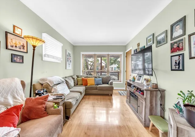 Photo 4 of Single family home for sale at 5134 W Ainslie St, Chicago, IL 60630 | MLS# 12765936 | Listing updated on 2026-10-08