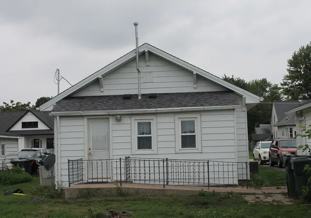 Photo 4 of Sale Pending at 206 S Spring St, Geneseo, IL 61254 | MLS# 12765944 | Listing updated on 2026-09-24