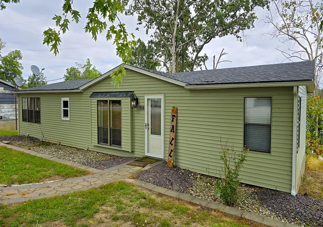 Photo 1 of Single family home for sale at 1918 Dunbar Ln, Centralia, IL 62801 | MLS# 12765946 | Listing updated on 2026-09-30