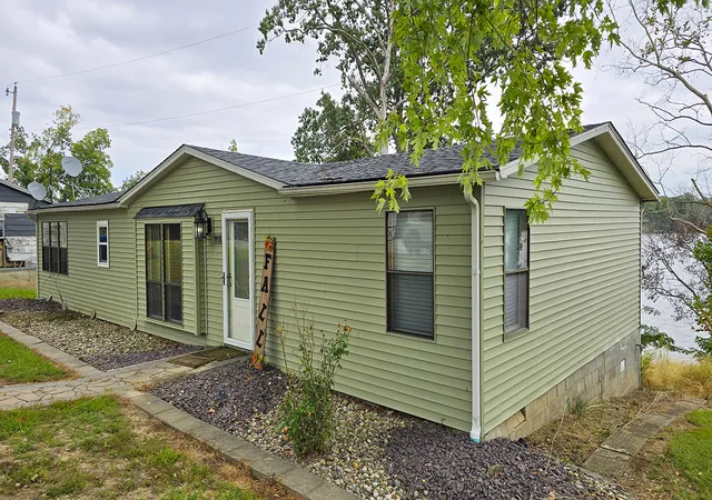 Photo 3 of Single family home for sale at 1918 Dunbar Ln, Centralia, IL 62801 | MLS# 12765946 | Listing updated on 2026-09-30