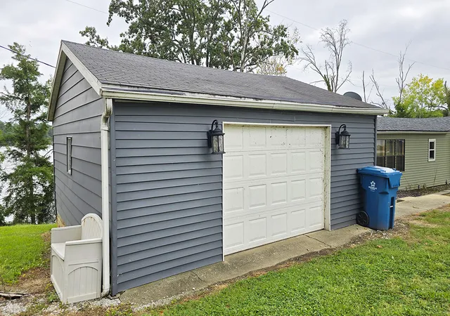 Photo 4 of Single family home for sale at 1918 Dunbar Ln, Centralia, IL 62801 | MLS# 12765946 | Listing updated on 2026-09-30