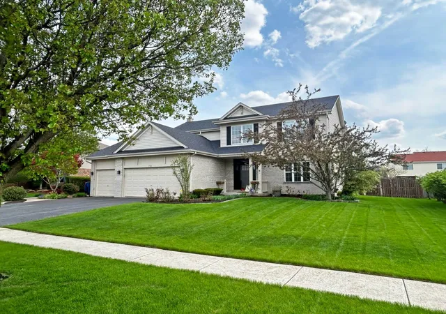 Photo 2 of Single family home for sale at 716 Sandpiper Dr, New Lenox, IL 60451 | MLS# 12765947 | Listing updated on 2026-10-01