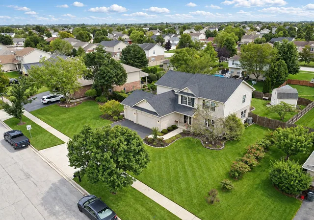 Photo 3 of Single family home for sale at 716 Sandpiper Dr, New Lenox, IL 60451 | MLS# 12765947 | Listing updated on 2026-10-01