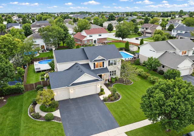 Photo 3 of Single family home for sale at 716 Sandpiper Dr, New Lenox, IL 60451 | MLS# 12765947 | Listing updated on 2026-10-01