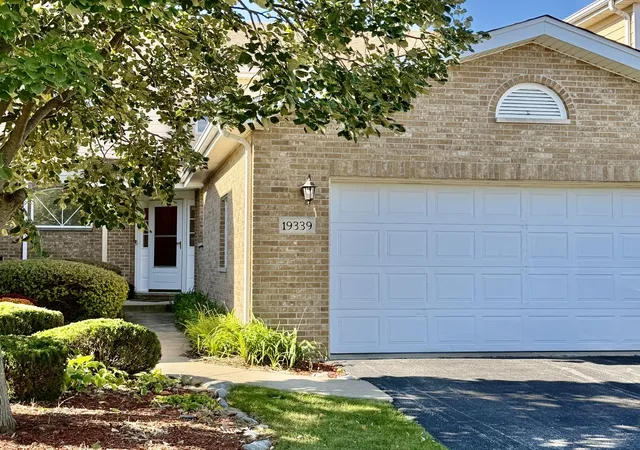 Townhouse for sale at 19339 Lisadell Dr, Tinley Park, IL 60487 | MLS# 12765948