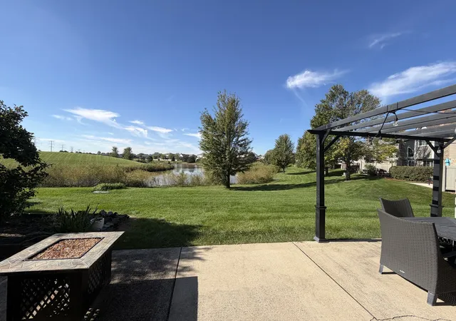 Photo 3 of Townhouse for sale at 19339 Lisadell Dr, Tinley Park, IL 60487 | MLS# 12765948 | Listing updated on 2026-10-04