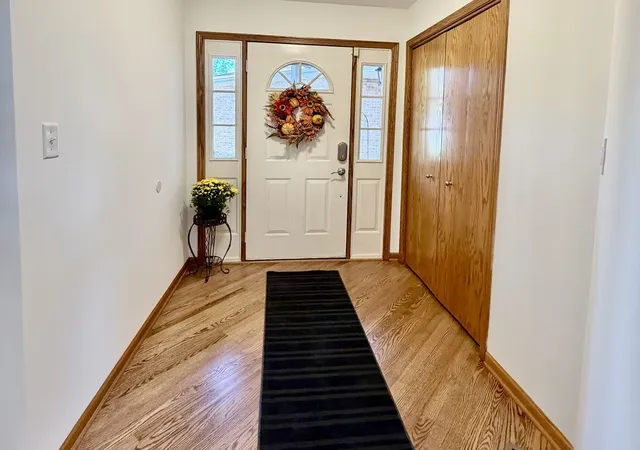 Photo 3 of Townhouse for sale at 19339 Lisadell Dr, Tinley Park, IL 60487 | MLS# 12765948 | Listing updated on 2026-10-21
