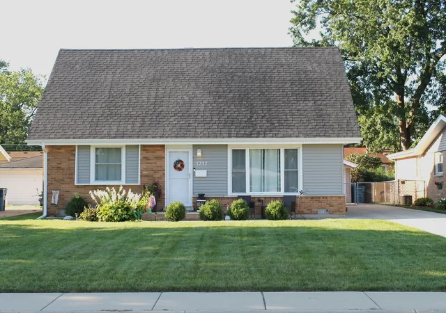 Single family home for sale at 5237 Pleasant Ln, Crestwood, IL 60418 | MLS# 12765952
