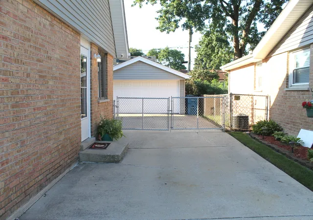 Photo 3 of Single family home for sale at 5237 Pleasant Ln, Crestwood, IL 60418 | MLS# 12765952 | Listing updated on 2026-10-22