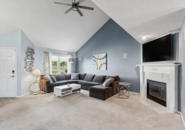Photo 4 of House for sale at 595 Beechwood Ct, Normal, IL 61761 | MLS# 12765966 | Listing updated on 2026-10-03