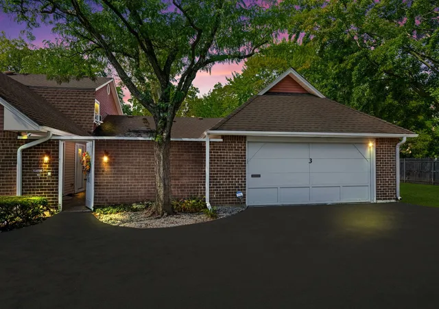 Photo 2 of Townhouse for sale at 3 Chelsea On Auburn, Rolling Meadows, IL 60008 | MLS# 12765970 | Listing updated on 2026-09-22