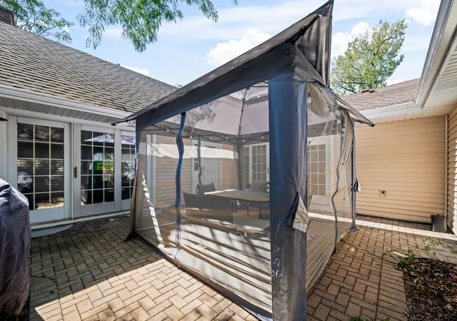 Photo 4 of Townhouse for sale at 3 Chelsea On Auburn, Rolling Meadows, IL 60008 | MLS# 12765970 | Listing updated on 2026-09-22