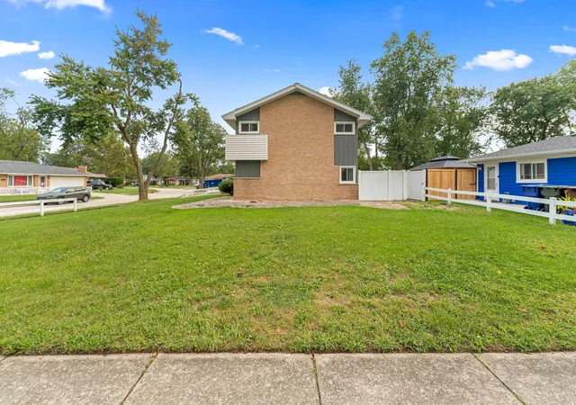 Photo 2 of Single family home for sale at 369 Waverly St, Park Forest, IL 60466 | MLS# 12765982 | Listing updated on 2026-09-23