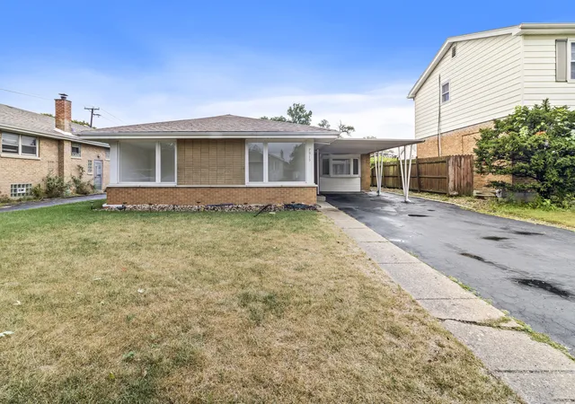 Single family home for sale at 7915 Massasoit Ave, Burbank, IL 60459 | MLS# 12765989