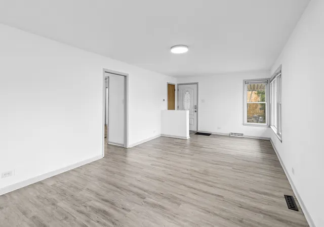 Photo 3 of Single family home for sale at 7915 Massasoit Ave, Burbank, IL 60459 | MLS# 12765989 | Listing updated on 2026-09-24