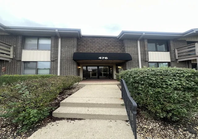 Photo 1 of Condo for sale at 476 Raintree Ct #2C, Glen Ellyn, IL 60137 | MLS# 12765995 | Listing updated on 2026-09-24