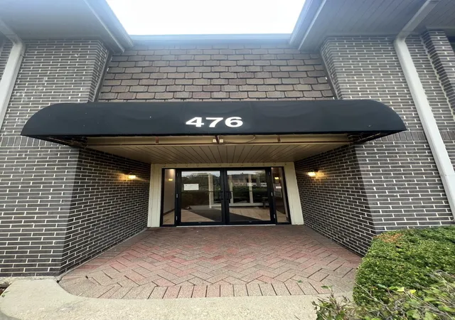 Photo 2 of Condo for sale at 476 Raintree Ct #2C, Glen Ellyn, IL 60137 | MLS# 12765995 | Listing updated on 2026-09-24