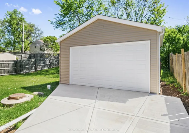 Photo 6 of Single family home for sale at 17419 Kedzie Ave, Hazel Crest, IL 60429 | MLS# 12765997 | Listing updated on 2026-10-05