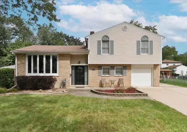 Photo 1 of Single family home for sale at 1468 E Rosita Dr, Palatine, IL 60074 | MLS# 12766003 | Listing updated on 2026-09-23