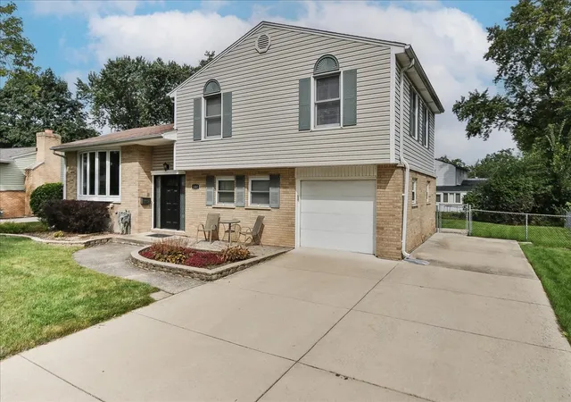 Photo 2 of Single family home for sale at 1468 E Rosita Dr, Palatine, IL 60074 | MLS# 12766003 | Listing updated on 2026-09-23