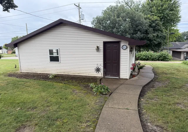 Photo 3 of Single family home for sale at 415 W Minnesota St, Spring Valley, IL 61362 | MLS# 12766005 | Listing updated on 2026-10-03